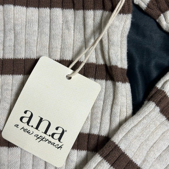 Ana Ribbed V-Neck Sweater Top - Picture 5 of 6